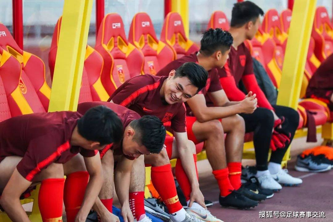 包含马来西亚球队在比赛中表现稳定，晋级下一轮的词条