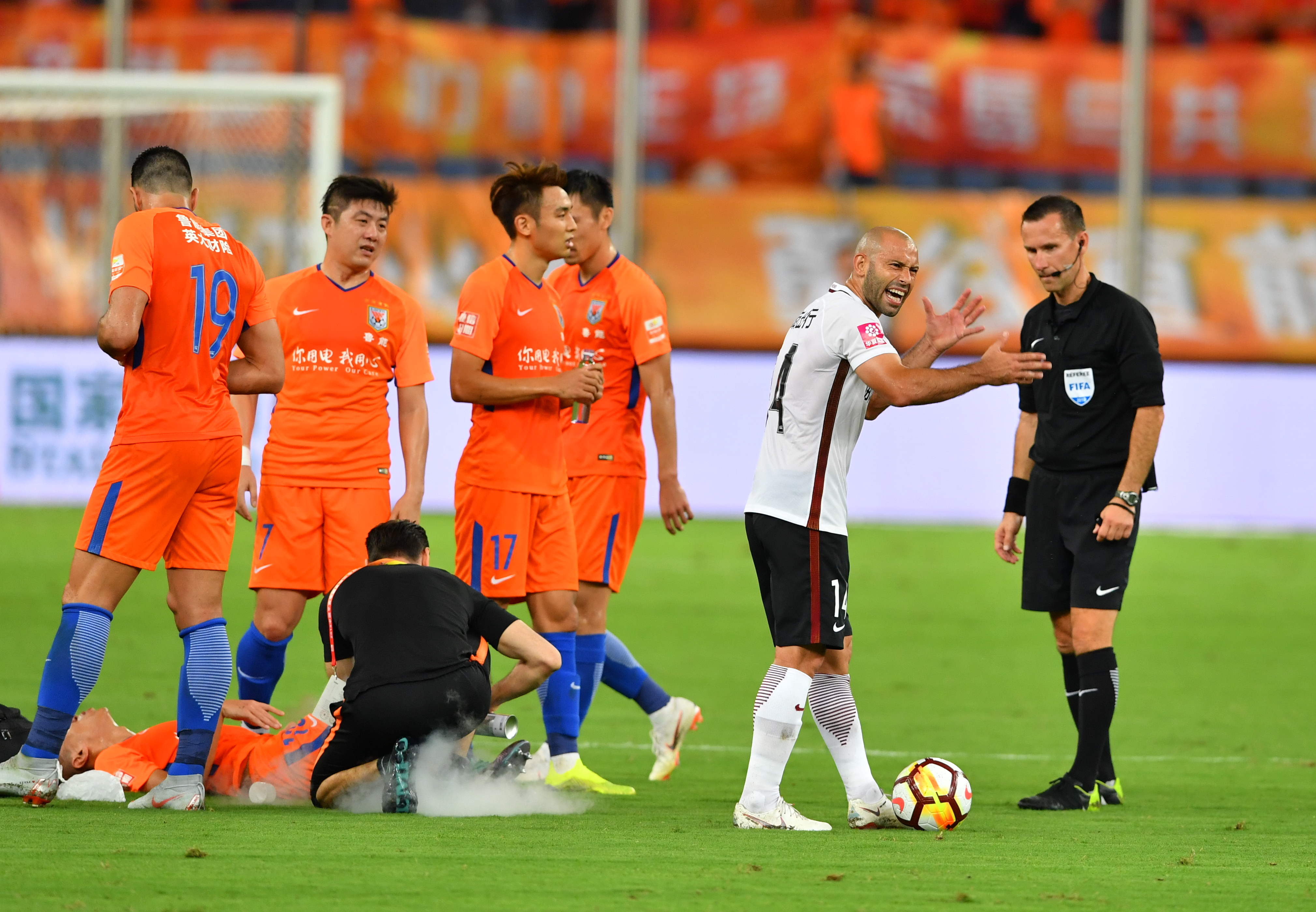 中超强队PK:广州恒大对决山东鲁能 中超强队PK:广州恒大对决山东鲁能