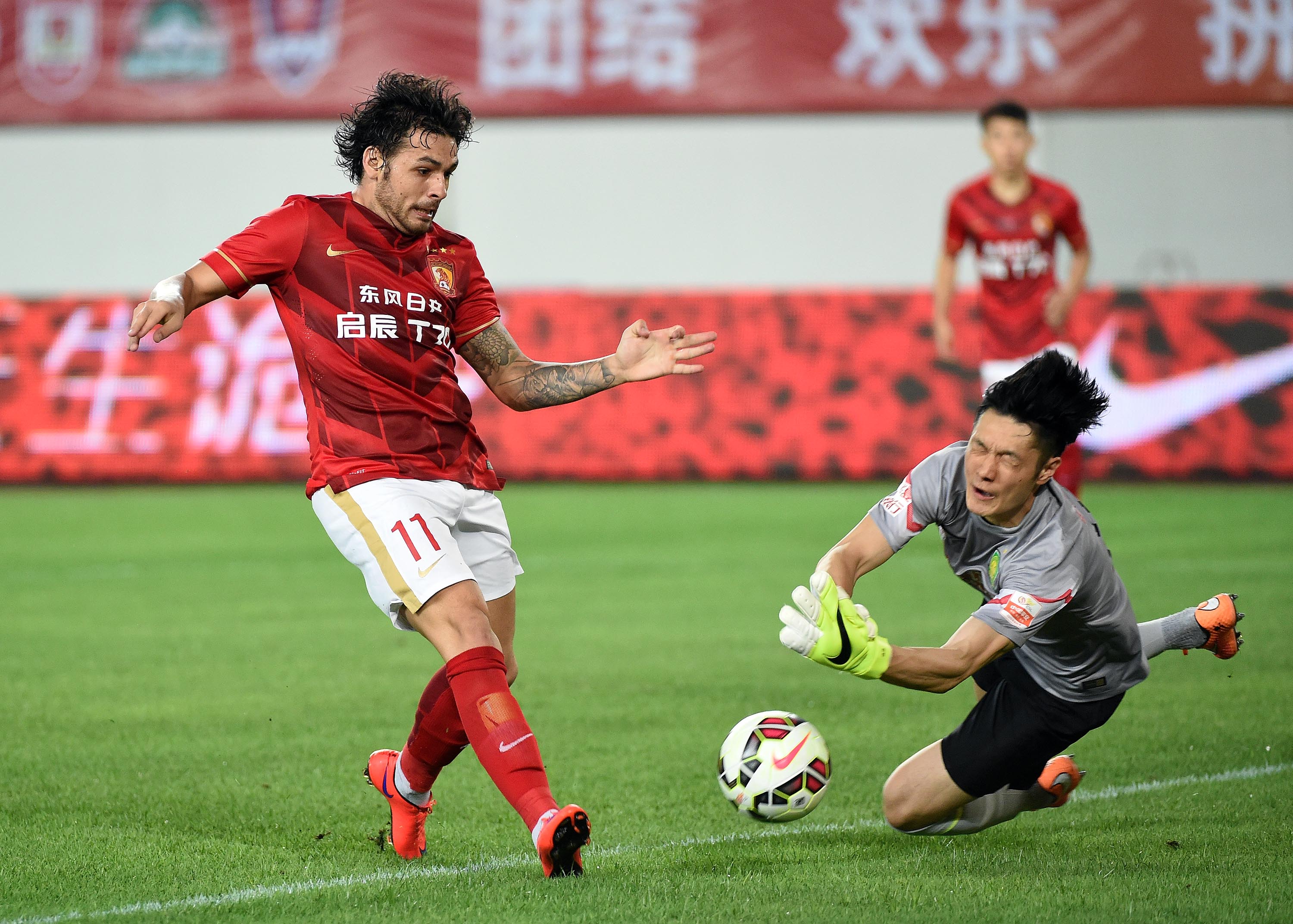 新赛季足球比赛精彩上演,队员实力不容小觑的简单介绍 新赛季足球比赛精彩上演,队员实力不容小觑的简单介绍