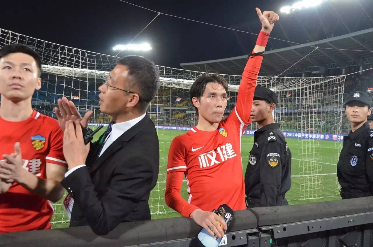 开云体育app-天津权健前锋连场进球，成为攻击箭头