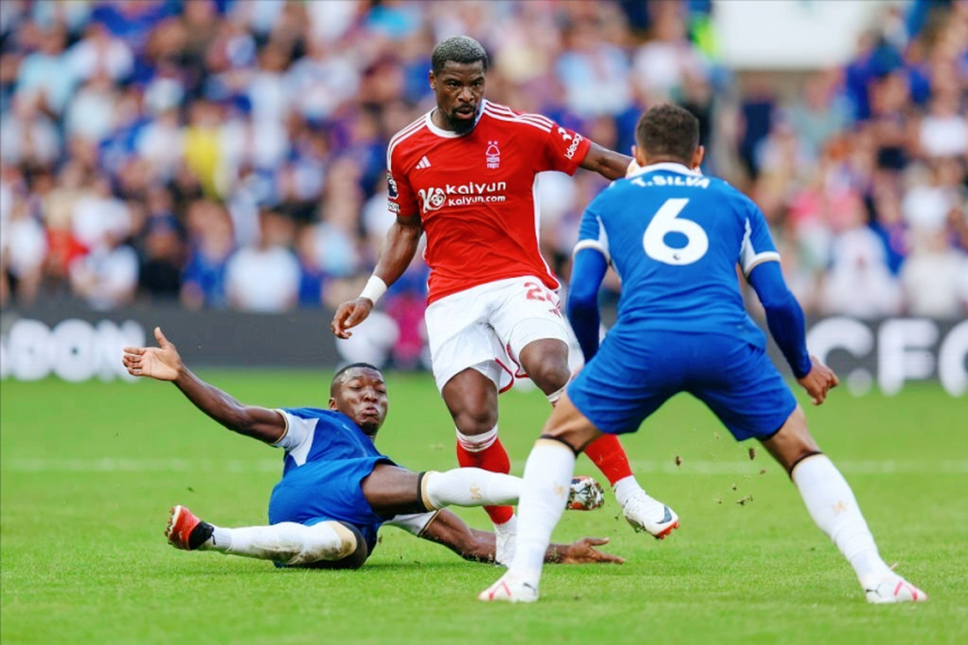 切尔西主场大胜,冲击英超联赛前四 切尔西主场大胜,冲击英超联赛前四