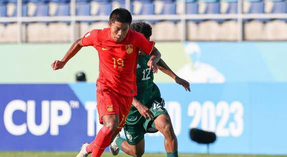 关于上港迎战日本球队，争夺胜利的信息