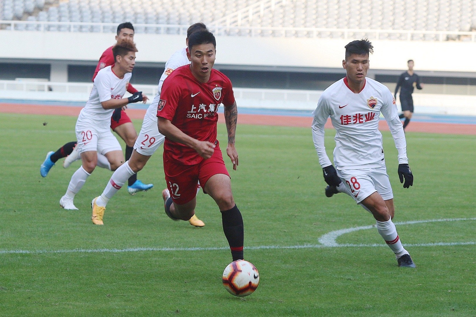 上港主场不敌深圳佳兆业,全队反思教训 上港主场不敌深圳佳兆业,全队反思教训