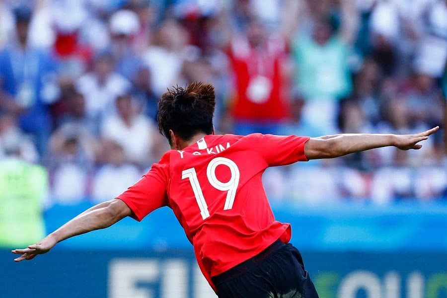 关于欧洲劲旅欲签下热门射手，引发争议的信息