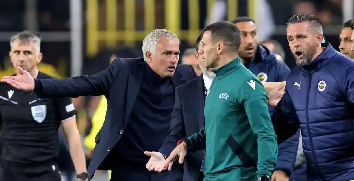 世界杯决赛：巴西队出乎意料地战胜美国队