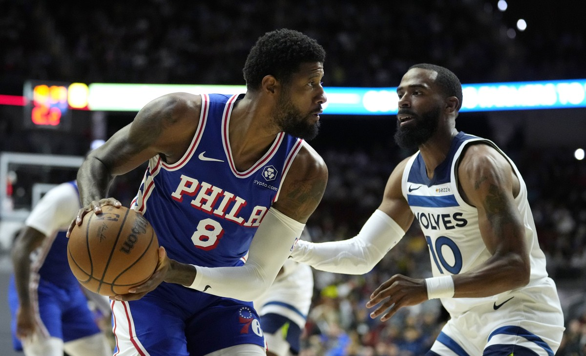 篮网主场惨败,连续两场失利 篮网主场惨败,连续两场失利