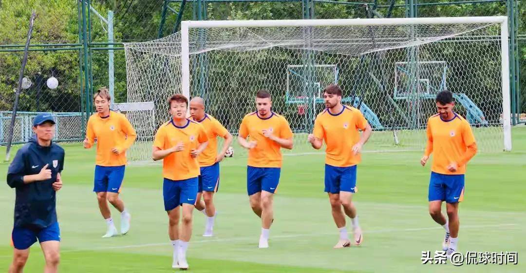 开云体育官方网站-队内矛盾激化，教练怒斥球员团结一致