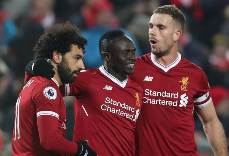 华德斯菲尔德球员以团结互助的精神在英超比赛中脱颖而出 华德斯菲尔德球员以团结互助的精神在英超比赛中脱颖而出