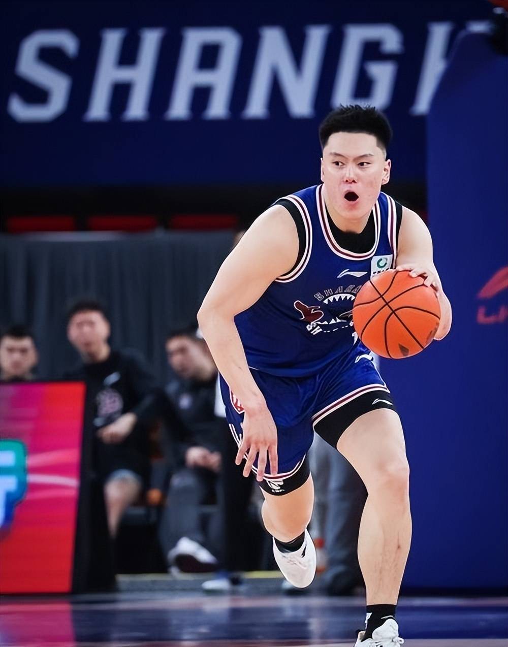 江苏男篮士气高昂,取得胜利 江苏男篮士气高昂,取得胜利