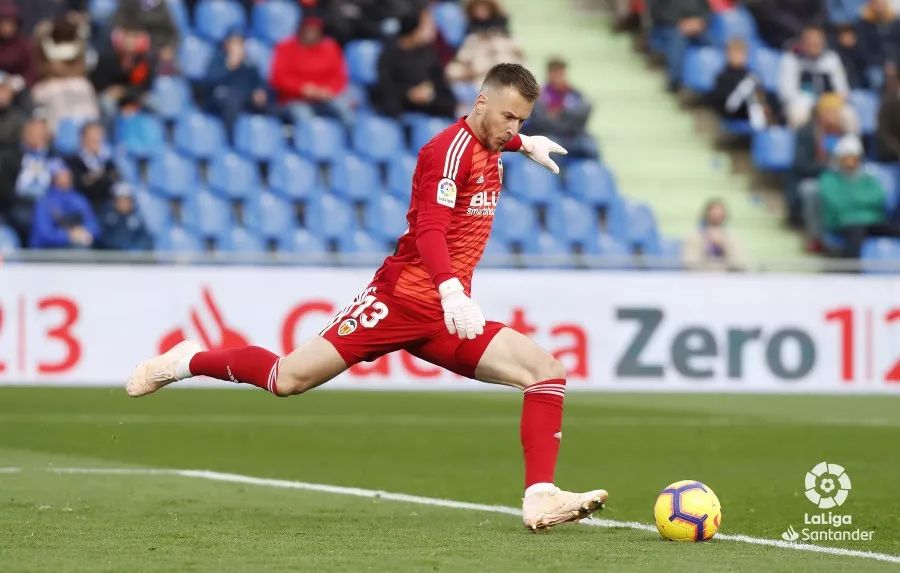 赫塔菲门将受伤，造成影响未知