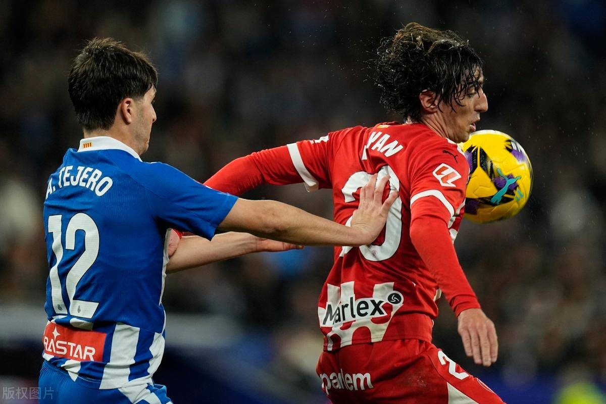 赫罗纳防守线稳固限制对手攻势