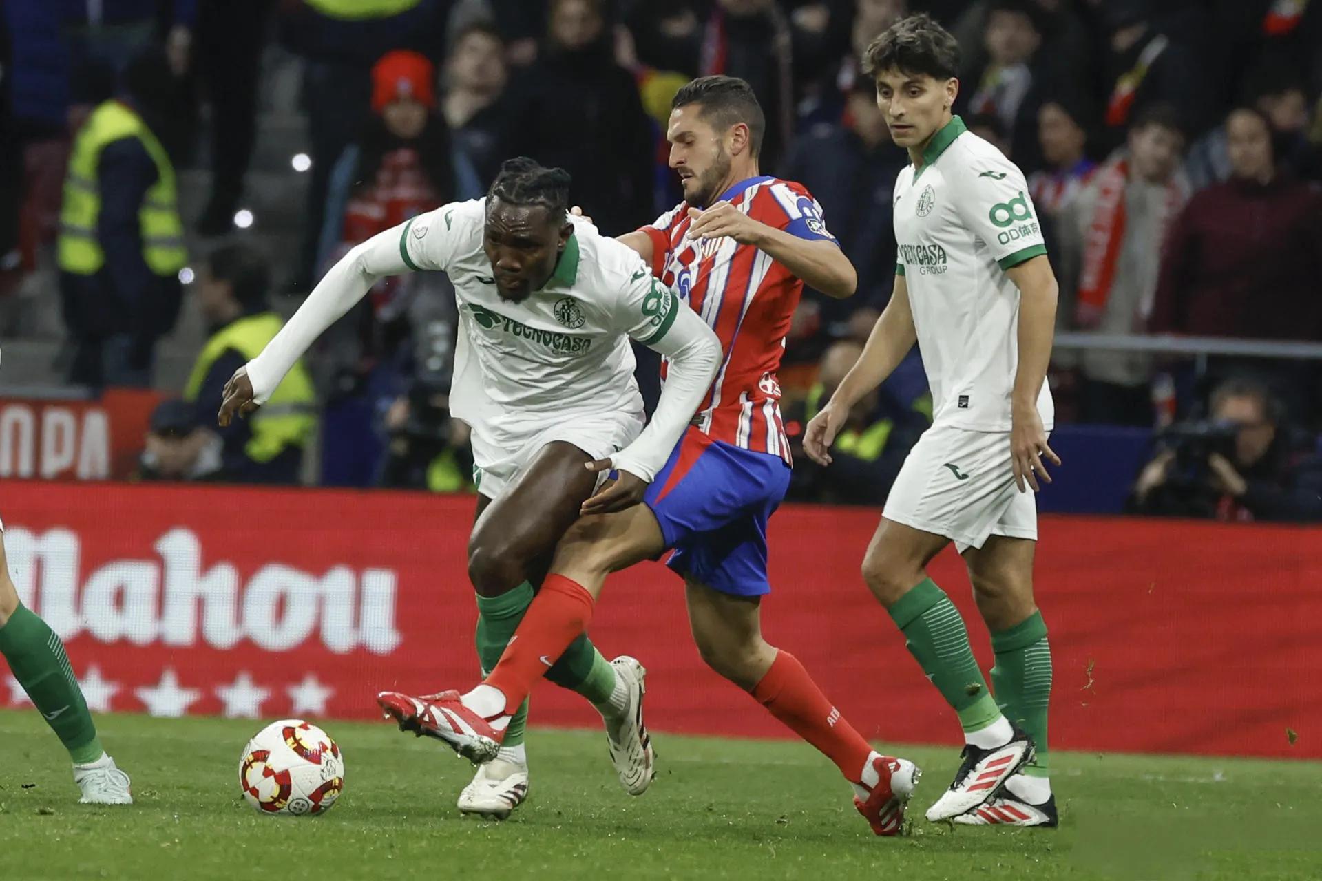 开云体育app-赫塔菲四战不胜，球队陷入低谷