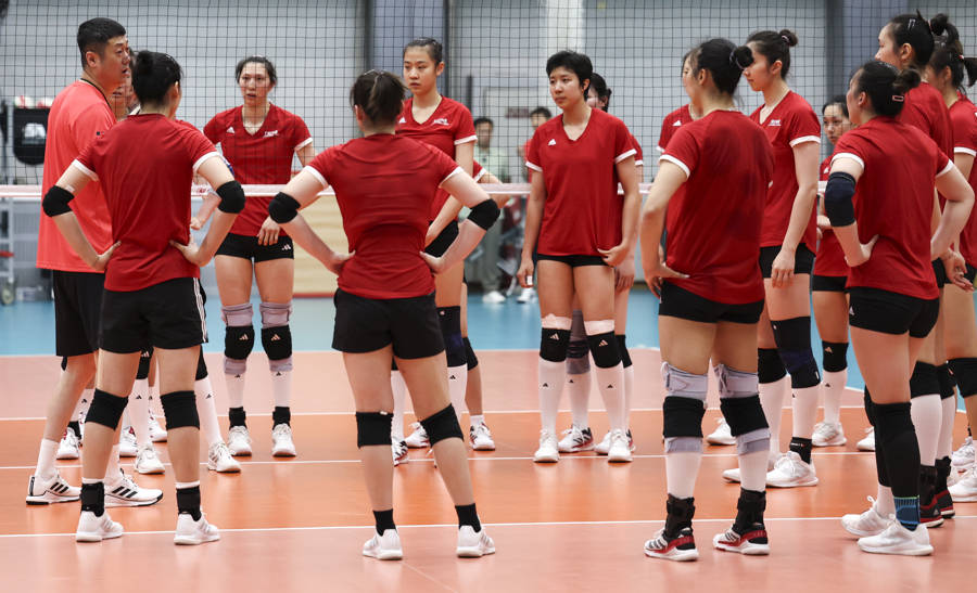 开云体育-汉诺威球员迎接挑战，取得胜利