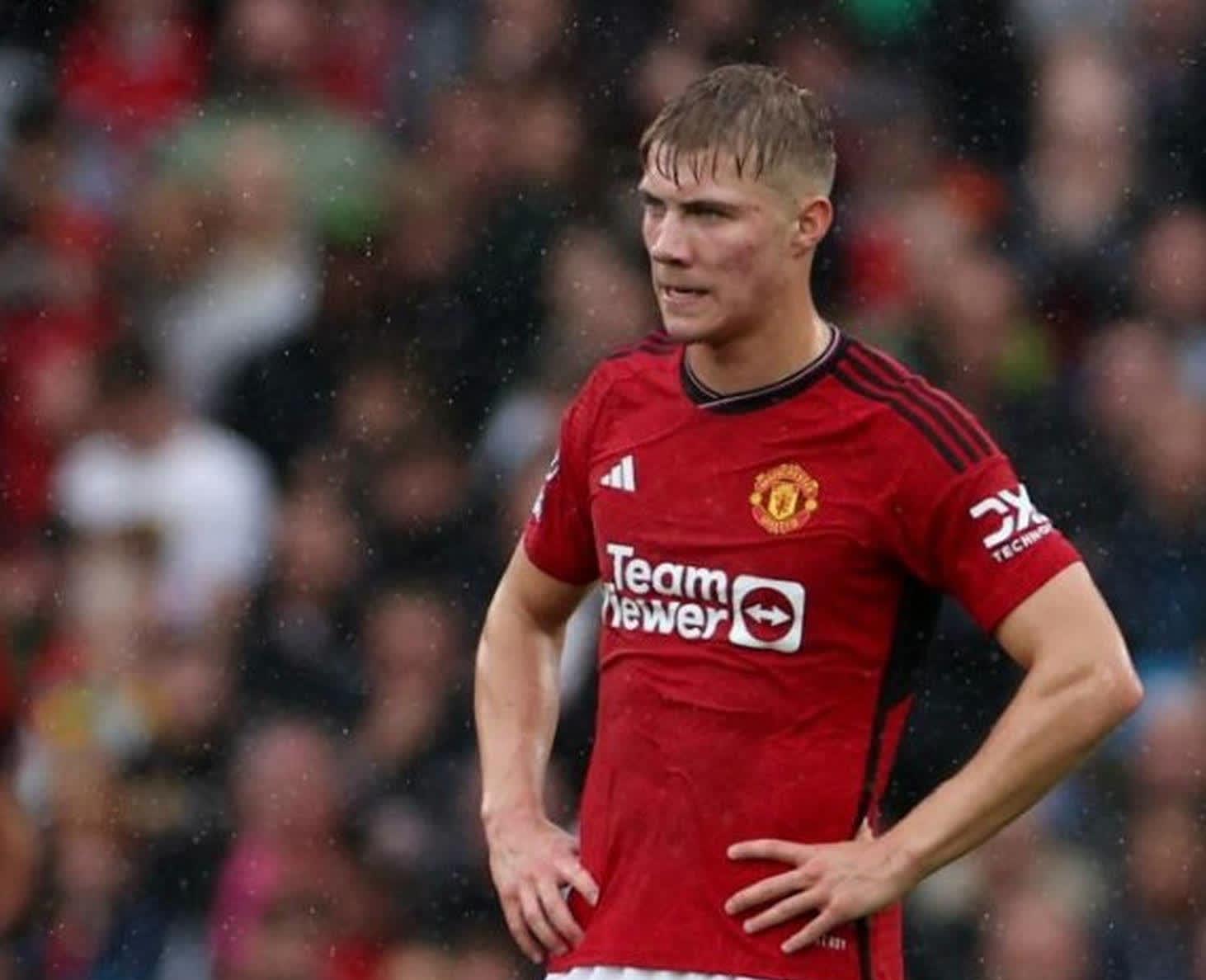 狼队主场逼平曼联，保持不败气势