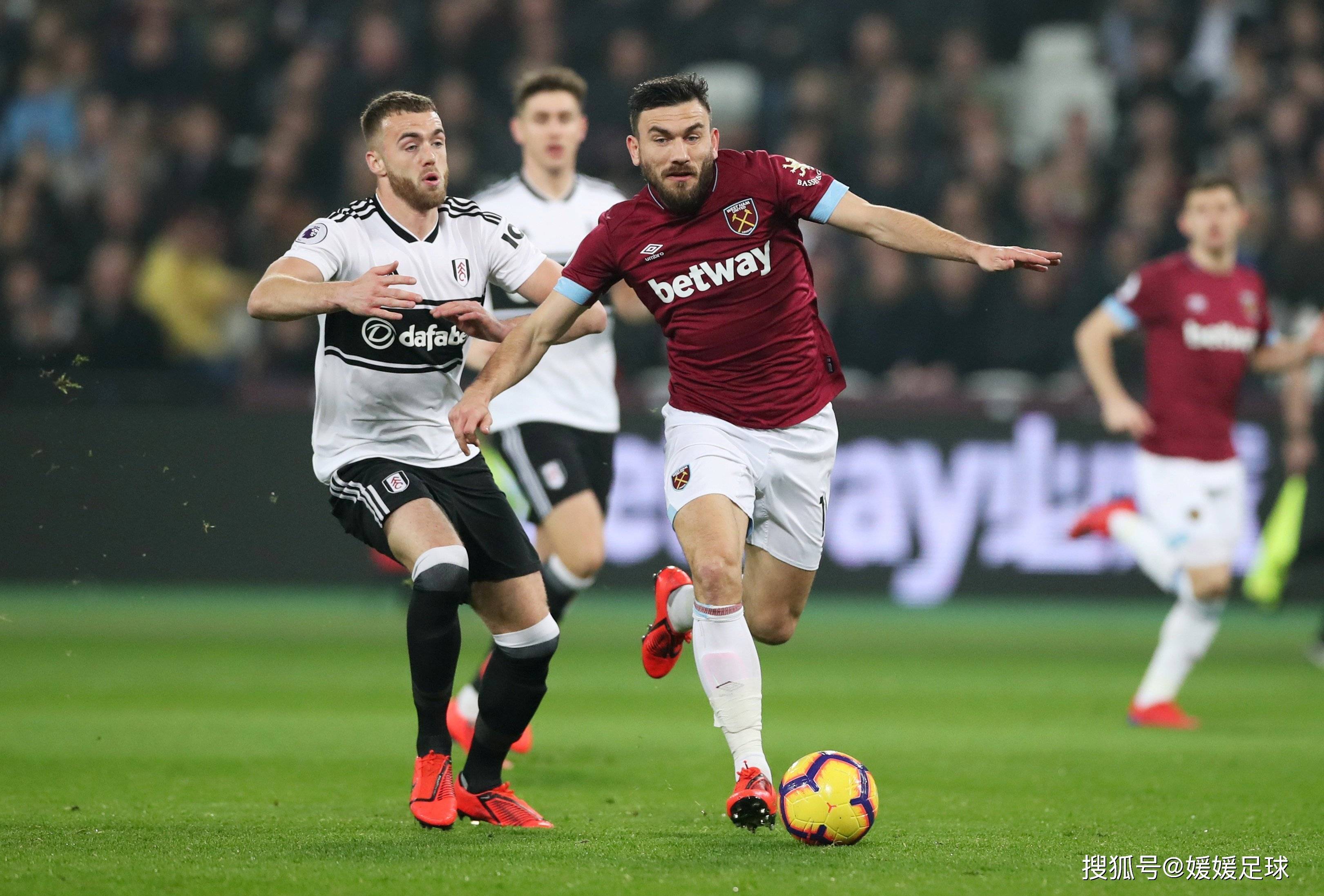 伯恩利主场逼平对手，积分榜不变的简单介绍