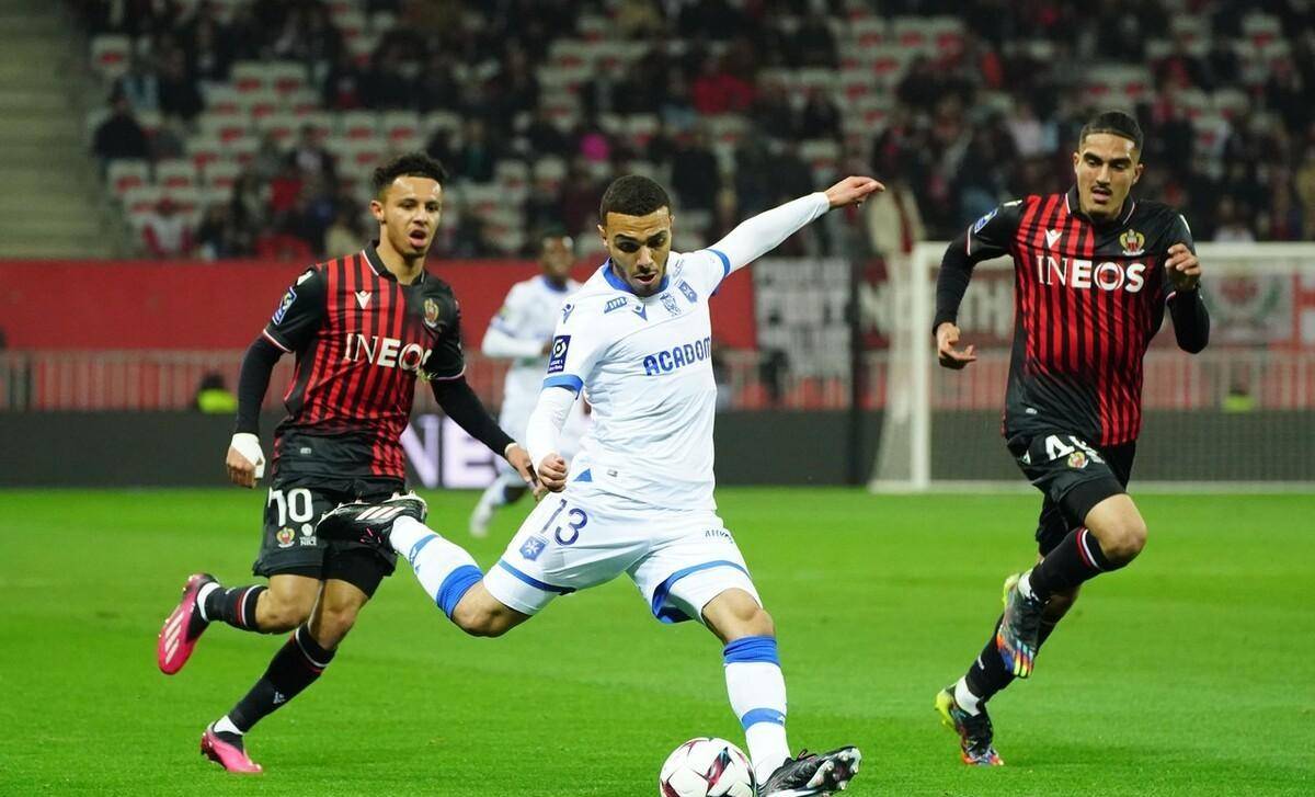 开云体育在线-温哥华主场逼平，皇家社会气势如虹