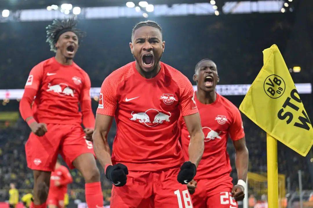 开云体育平台APP-包含斯图加特遭遇惨败，主场输球颗粒无收的词条