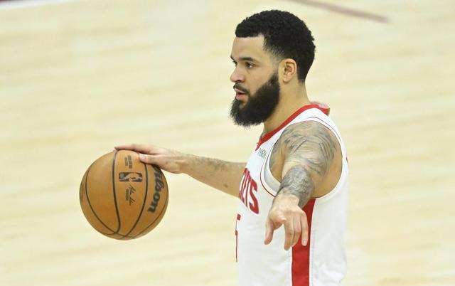 火箭队在客场击败雷霆队，取得胜利