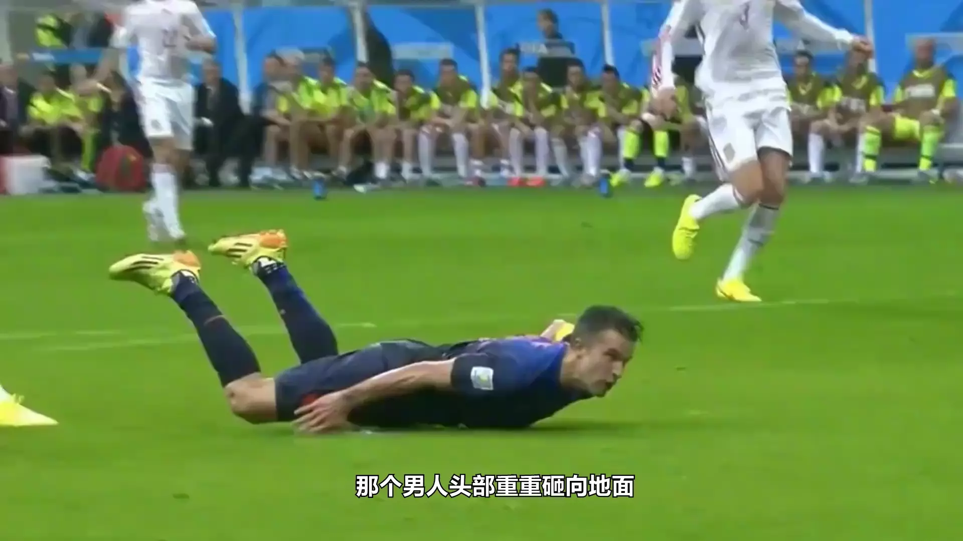 荷兰前锋范佩西加盟兰茨胡特,开启意外转会旅程 荷兰前锋范佩西加盟兰茨胡特,开启意外转会旅程