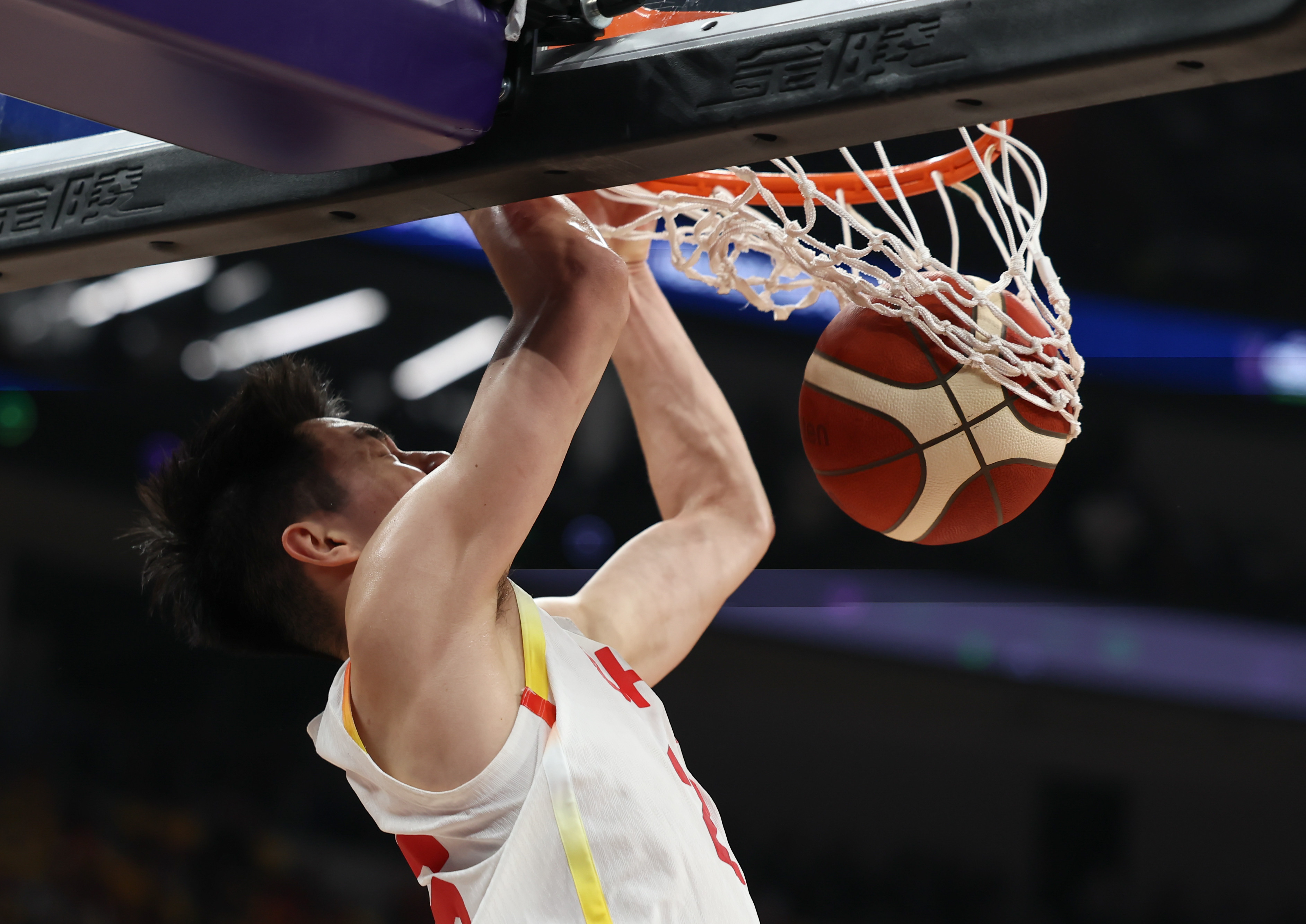 亚洲明星球员在篮球比赛中斩获金牌