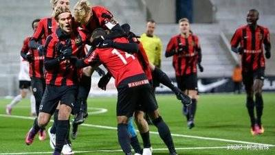 卡皮丹继续领跑积分榜,主场完胜 卡皮丹继续领跑积分榜,主场完胜