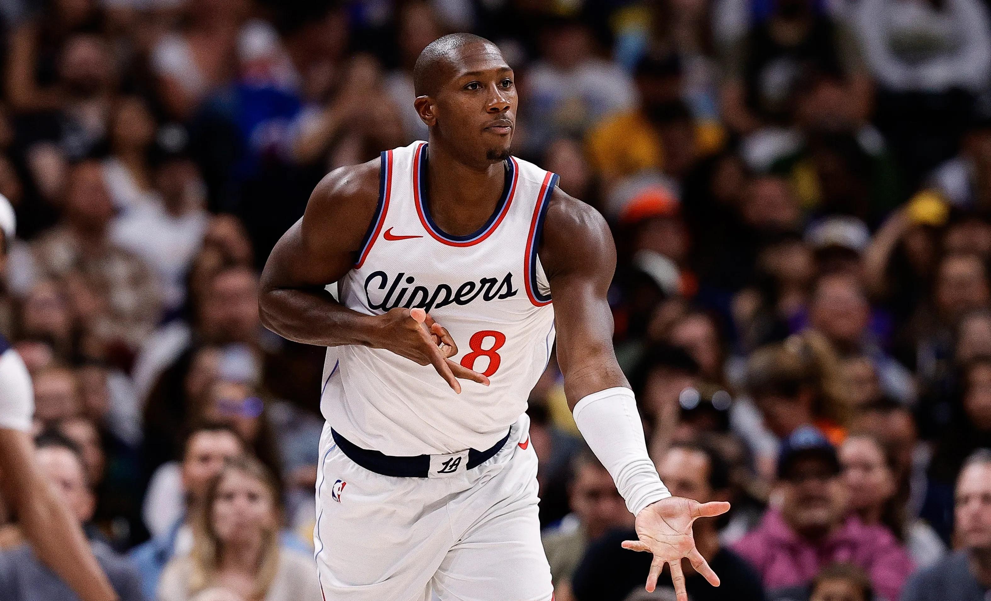 开拓者队主场胜快船,再战告捷 开拓者队主场胜快船,再战告捷