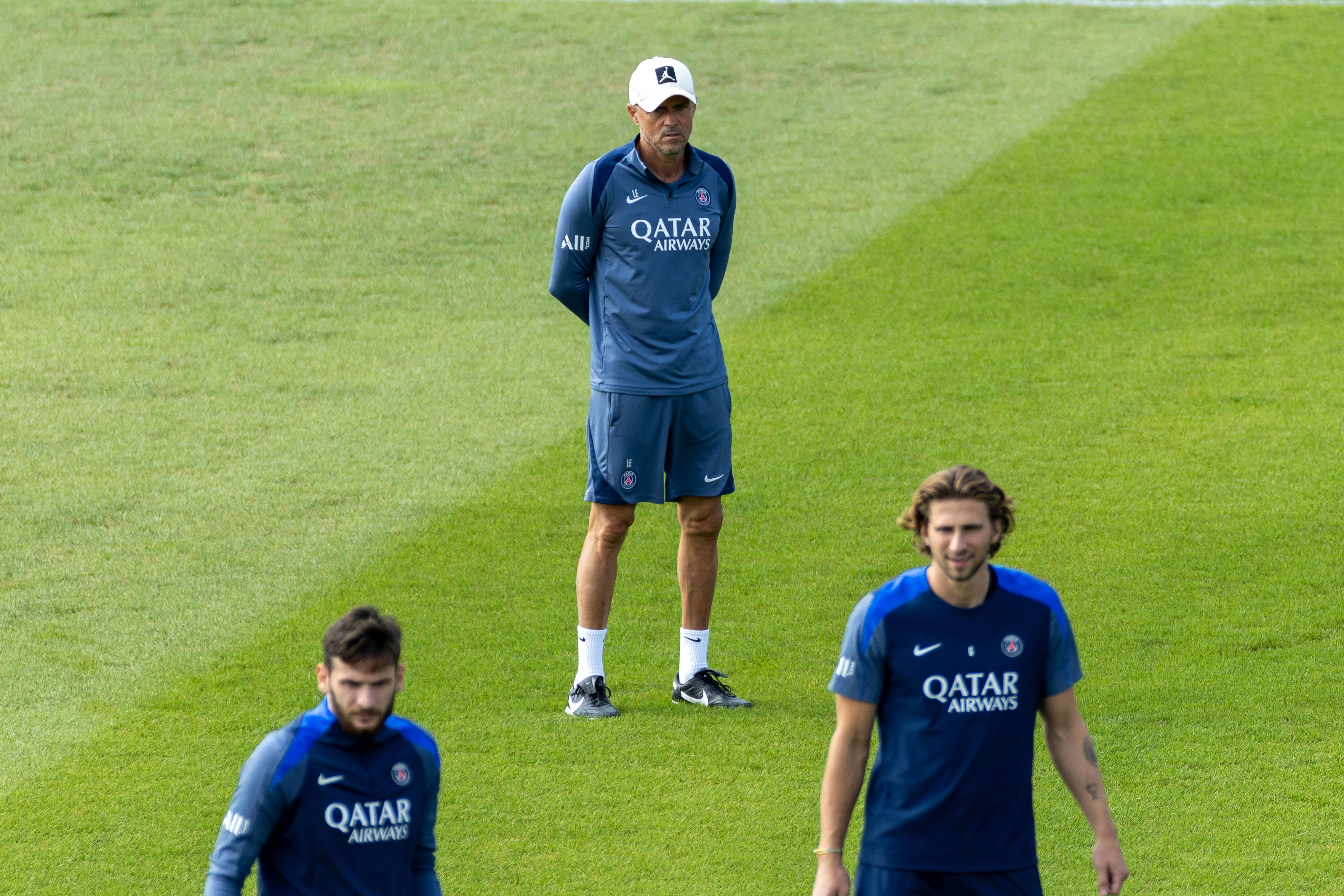 巴黎圣日耳曼积极备战,阵容调整为赢球全力以赴 巴黎圣日耳曼积极备战,阵容调整为赢球全力以赴