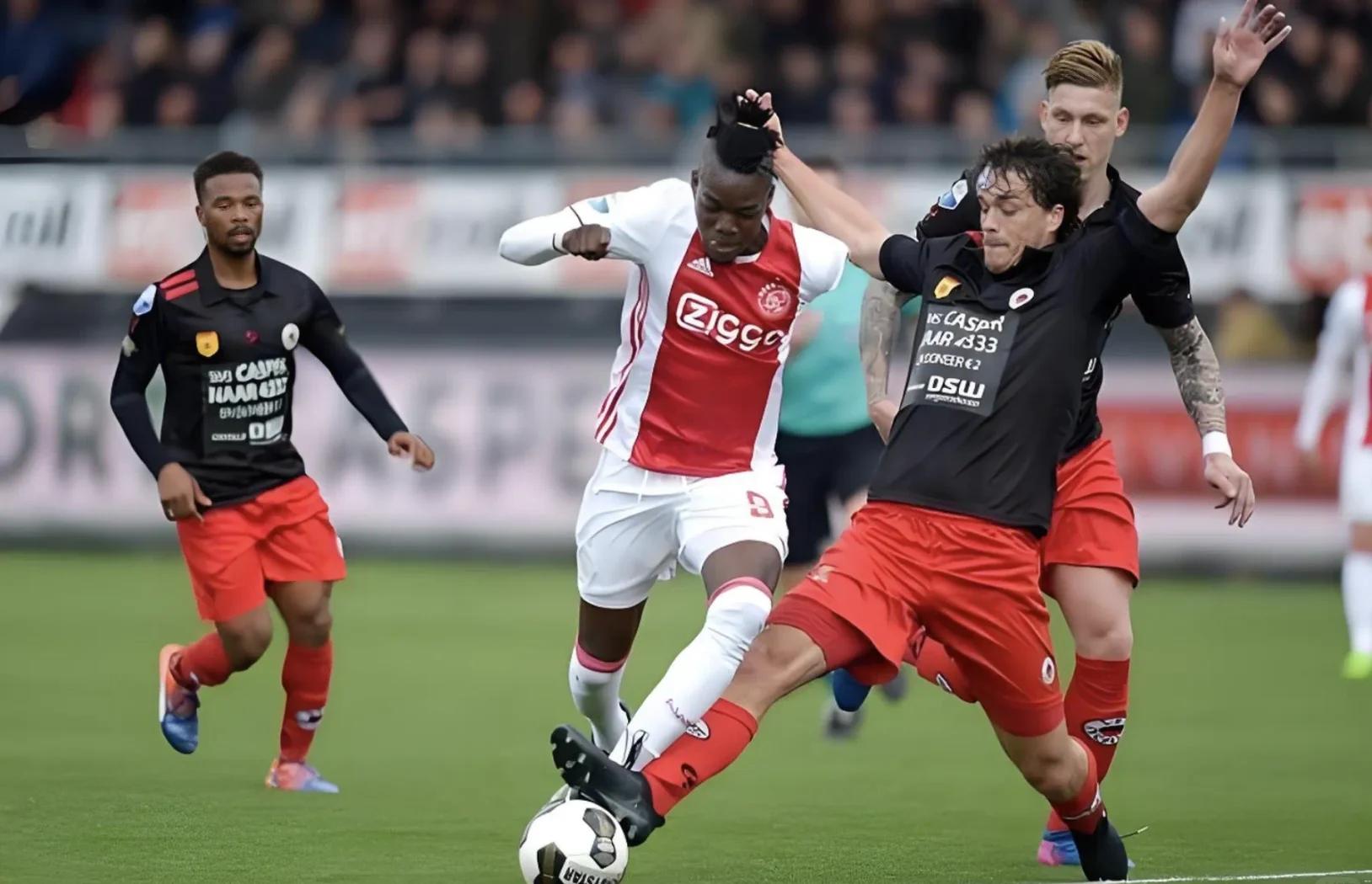 关于足球联赛的厮杀场面令人目不暇接的信息