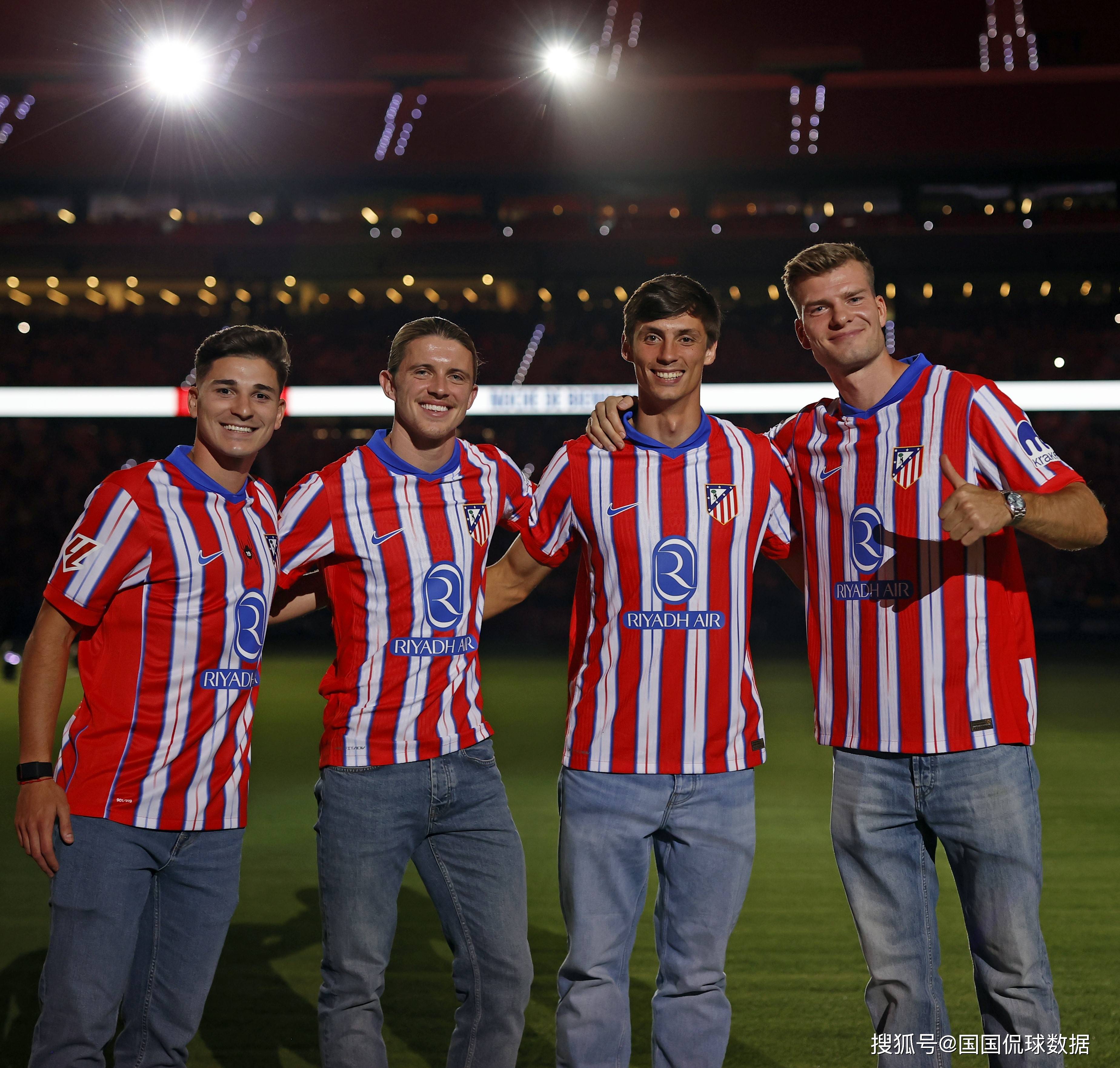 观众热情看好德国足球联赛中的黑马球队的简单介绍 观众热情看好德国足球联赛中的黑马球队的简单介绍