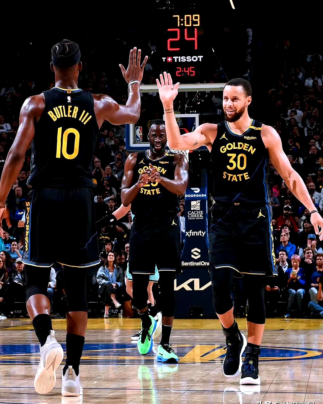 尼克斯战胜勇士，霍芬得到全场最高28分