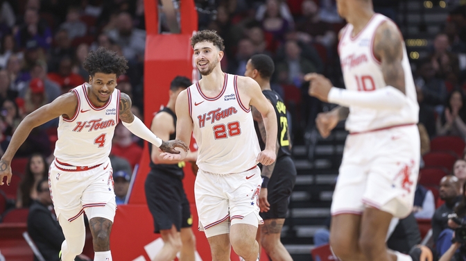 火箭队大胜爵士队晋级季后赛