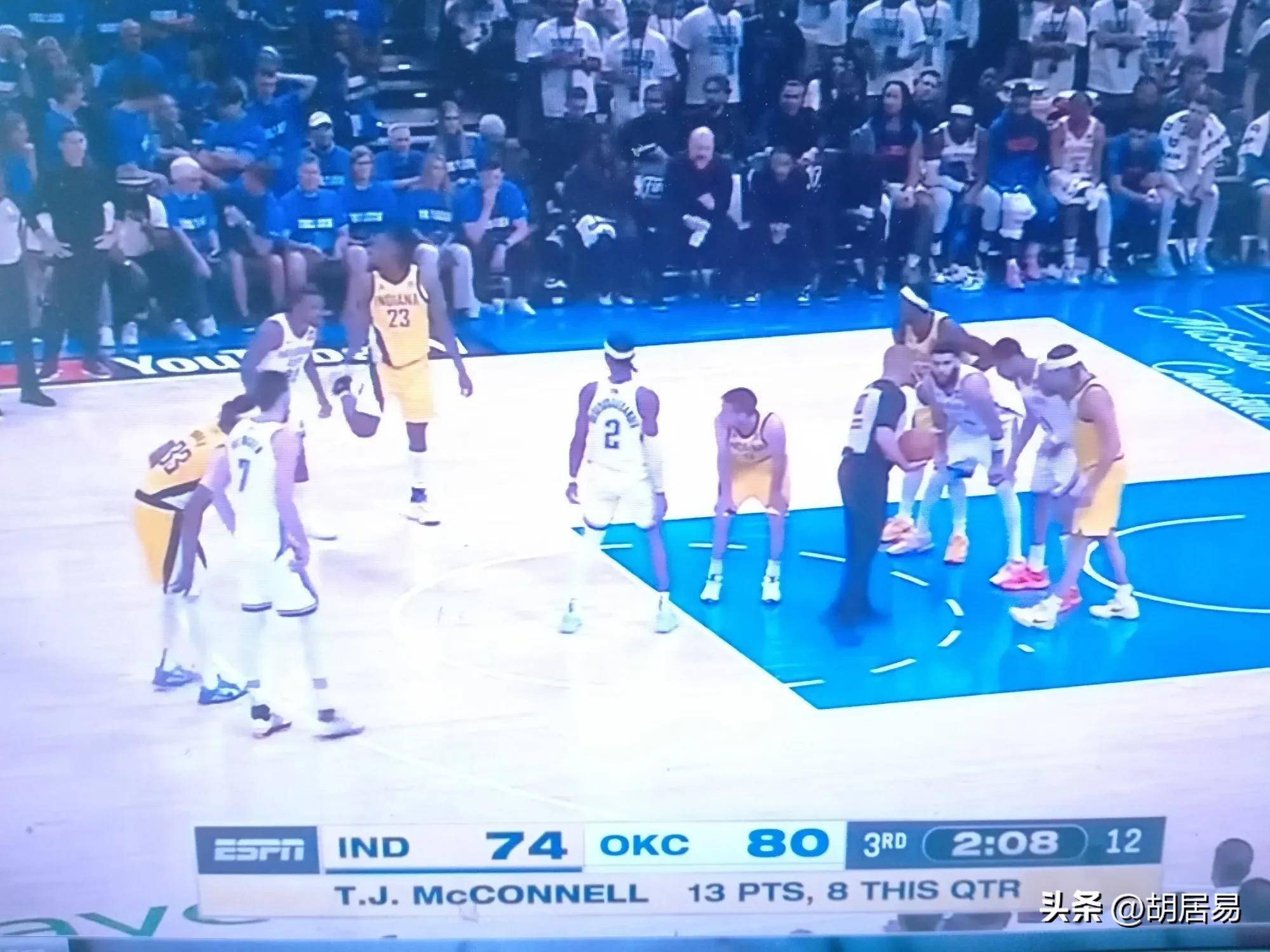 NBA赛季揭幕战:紧张激烈的大比分对决 NBA赛季揭幕战:紧张激烈的大比分对决