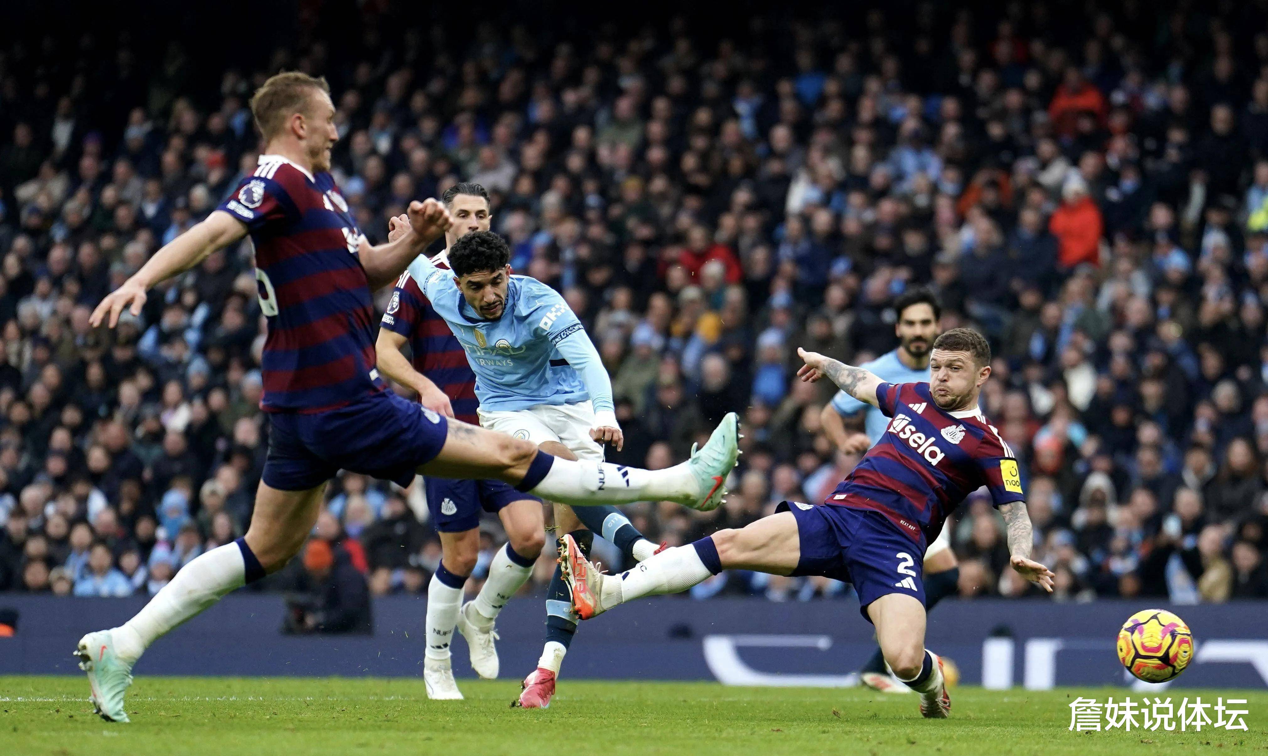 英超比赛回放:场上球员火爆表现挣扎争胜 英超比赛回放:场上球员火爆表现挣扎争胜