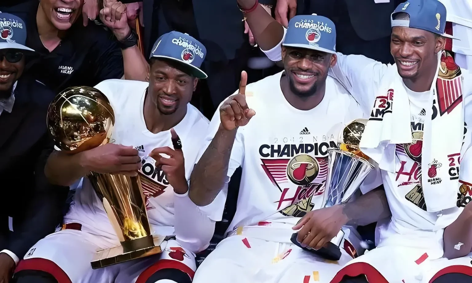 开云下载-猛龙球员获得赛季MVP，庆祝盛大