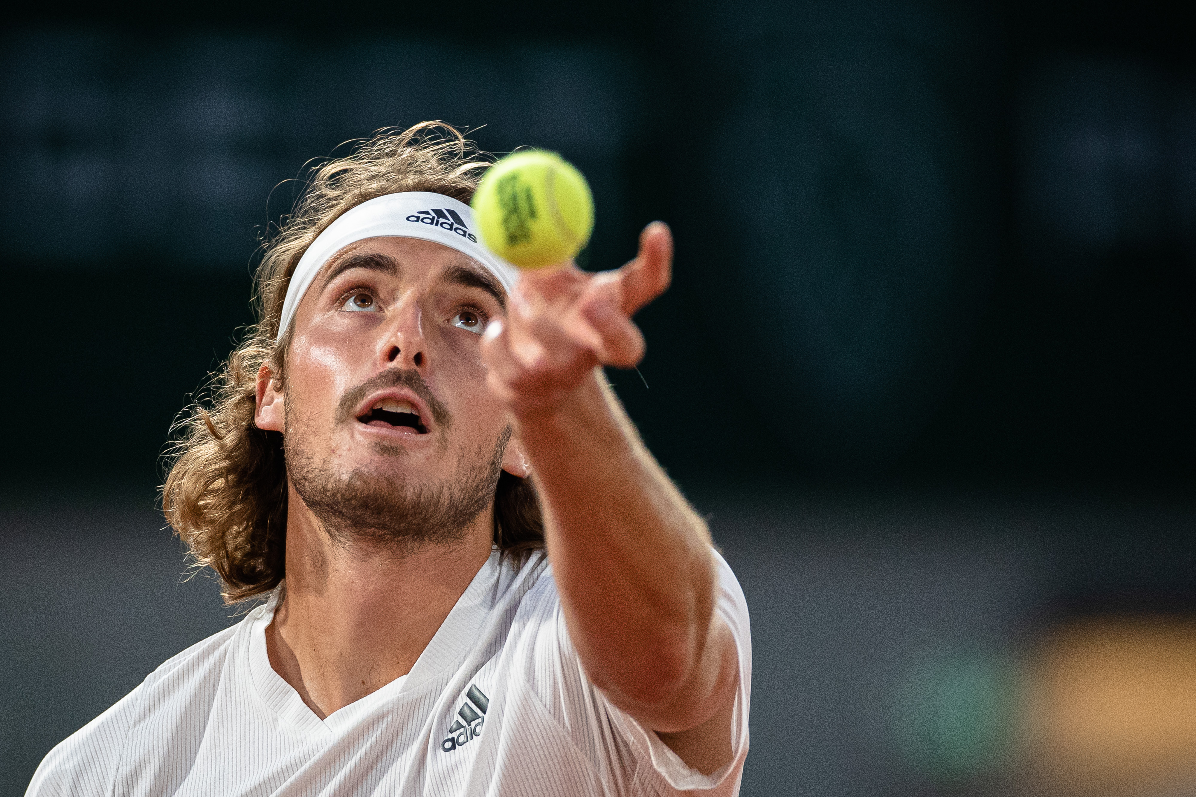 法网轻取年终总决赛,西西帕斯高光表现 法网轻取年终总决赛,西西帕斯高光表现