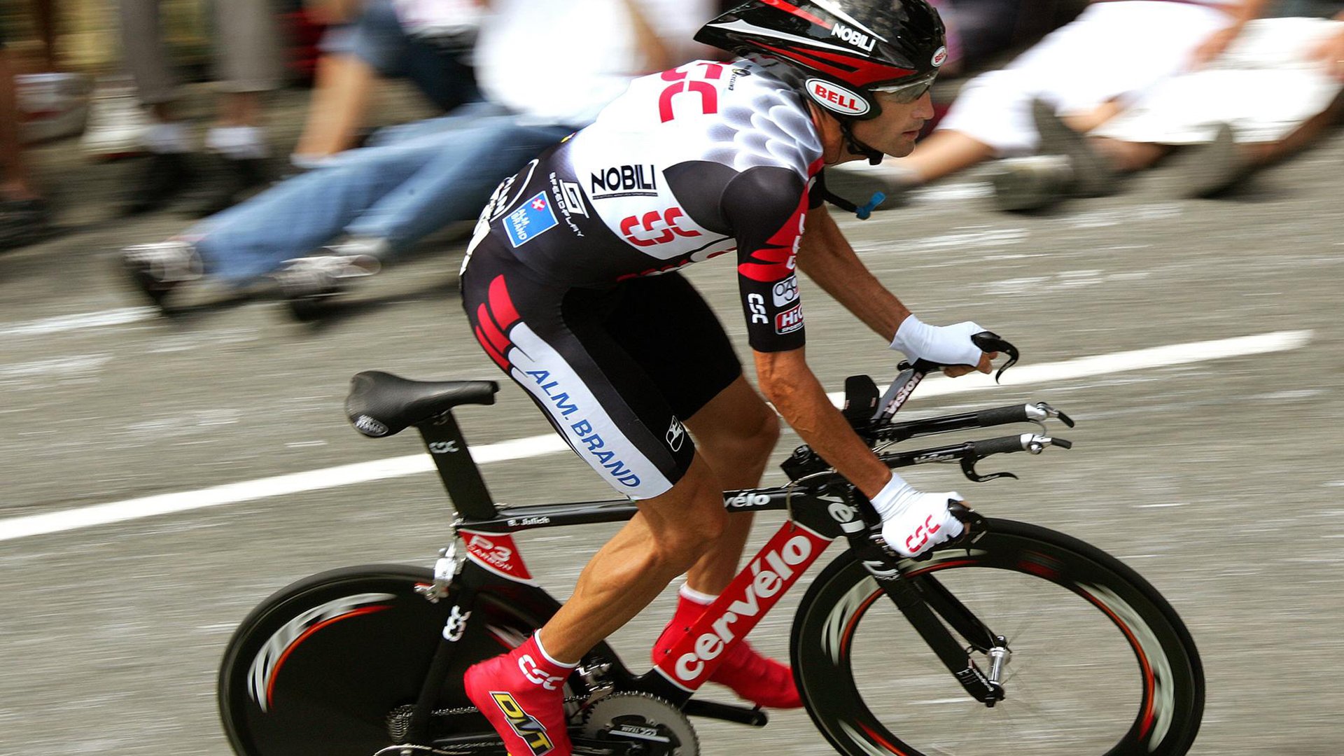 开云体育-莫德里奇魔笛奏响艺术足球，郁金香风暴掀翻利物浦钢铁洪流