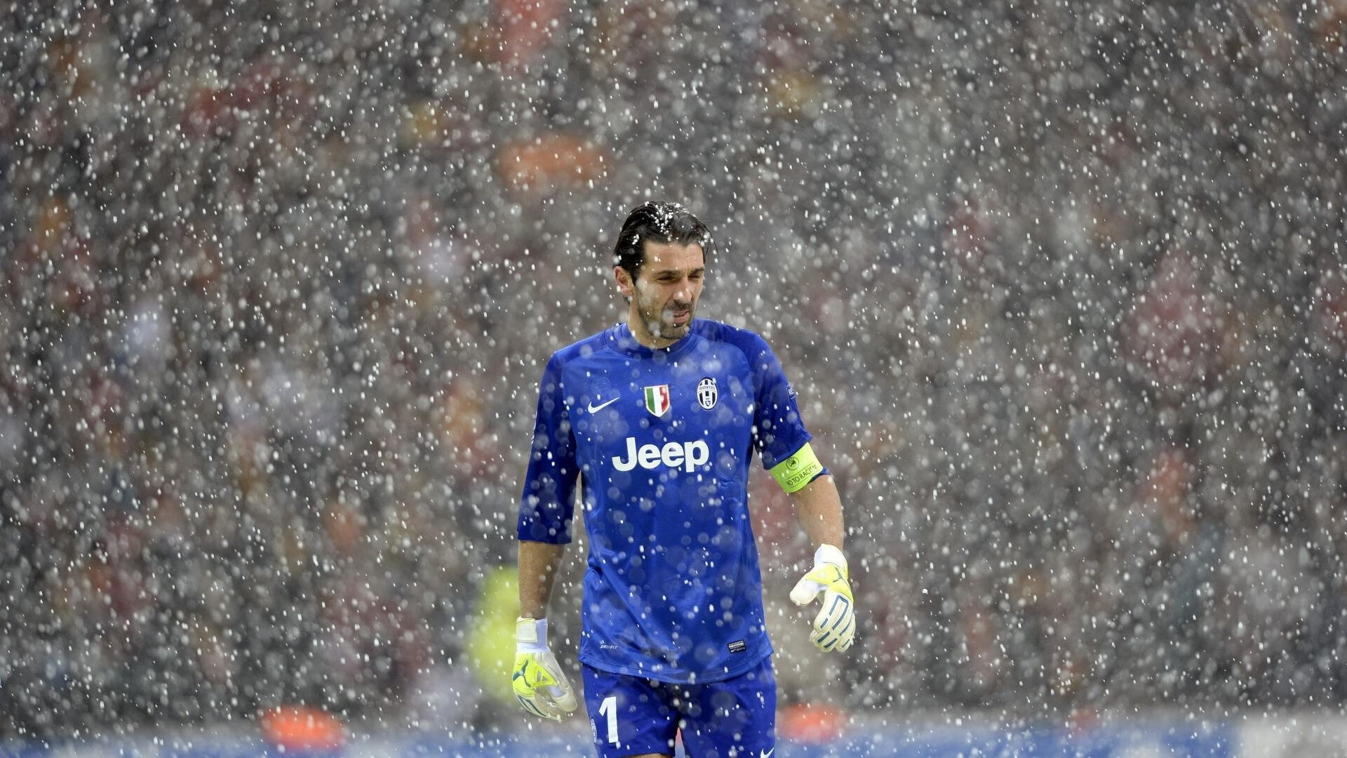 红绿对决终成绝唱,诺里斯驾驭阿斯顿马丁开启新王统治时代