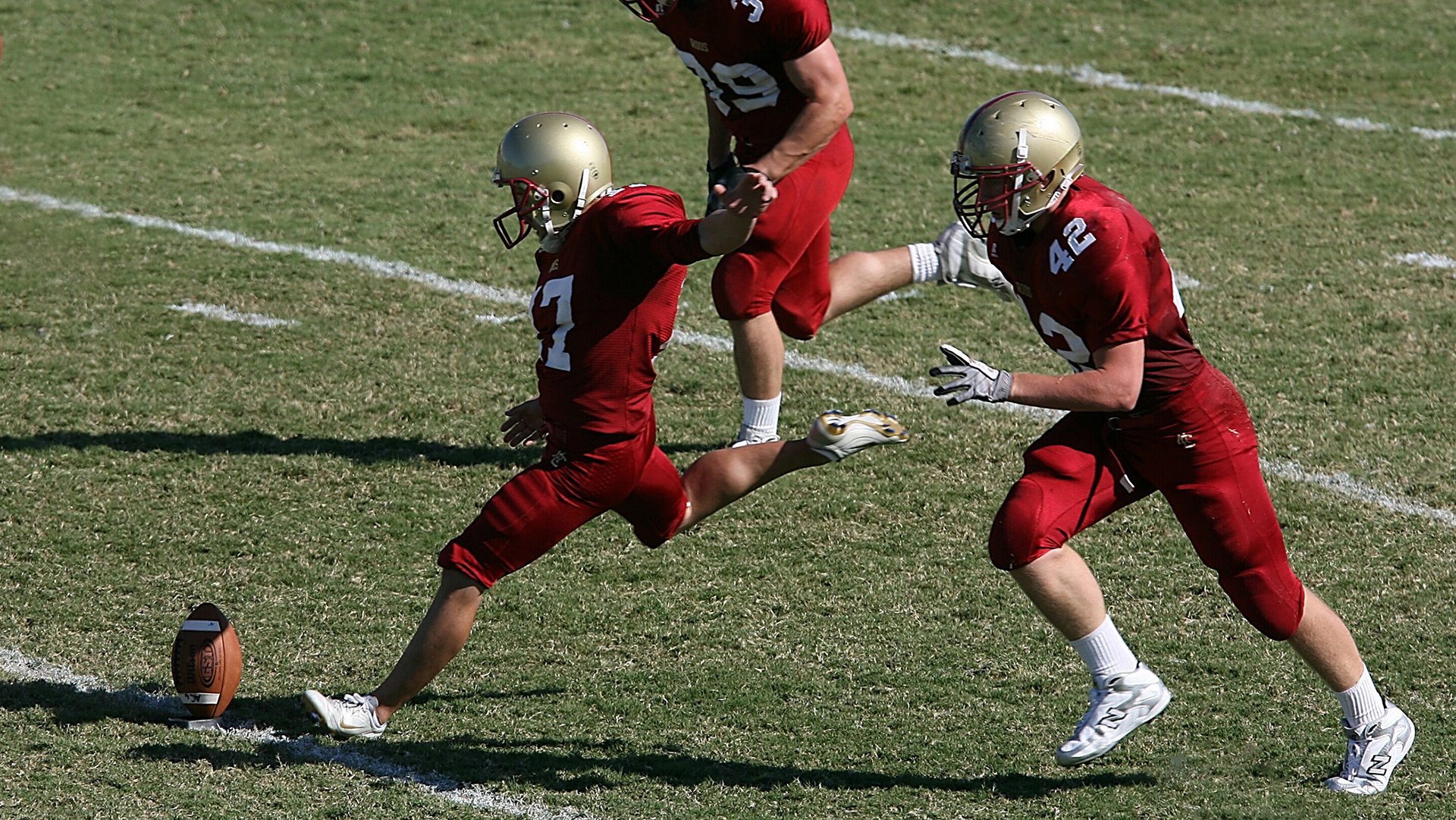 开云体育下载-威廉姆斯车队横扫梅赛德斯，佩雷兹刷新单圈纪录，F1赛场上的历史性颠覆
